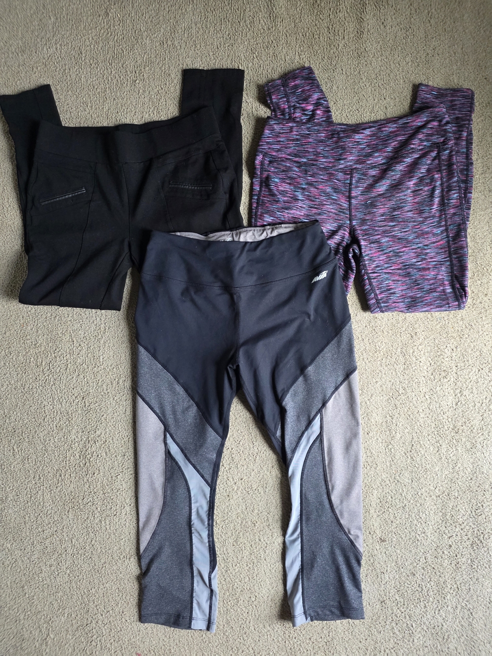 Lot Of Womens Leggings/ Capris